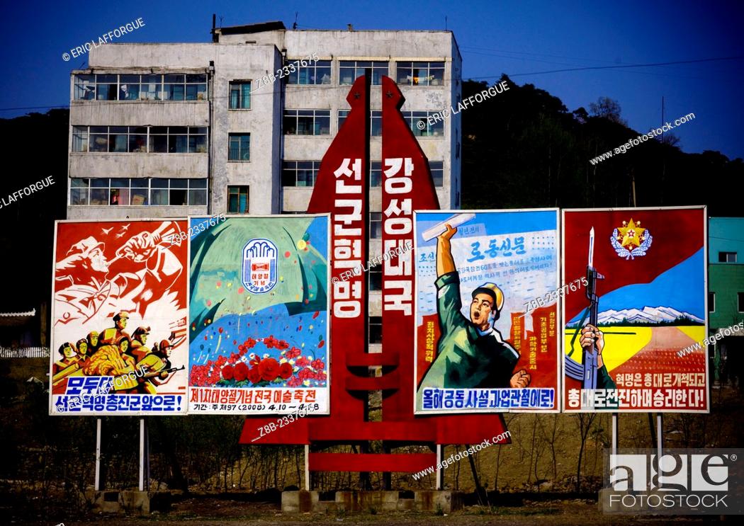 Imagen: Propaganda Pannel In The Street, North Korea.