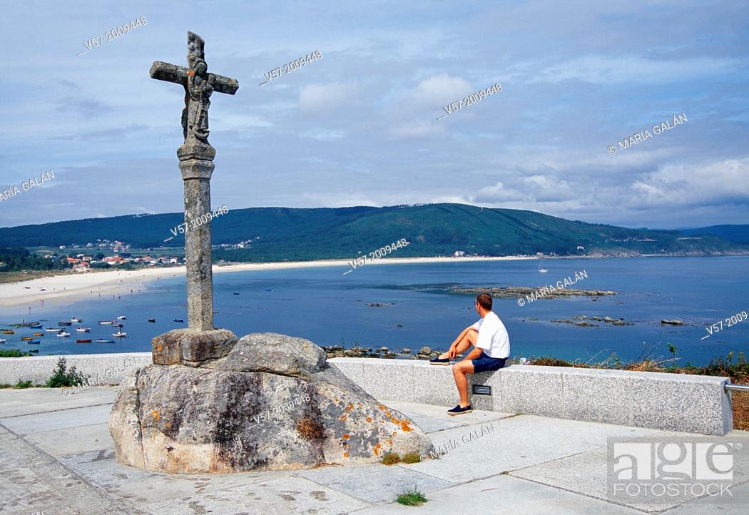 Stock Photo: Stone cross and Langosteira beach. Fisterra, La Coruña province, Galicia, Spain.