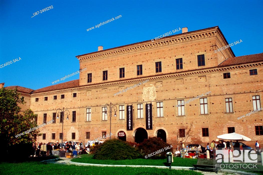 Photo de stock: Italy, Emilia Romagna, Gualtieri, Piazza Bentivoglio Square, Bentivoglio Palace. . . . .