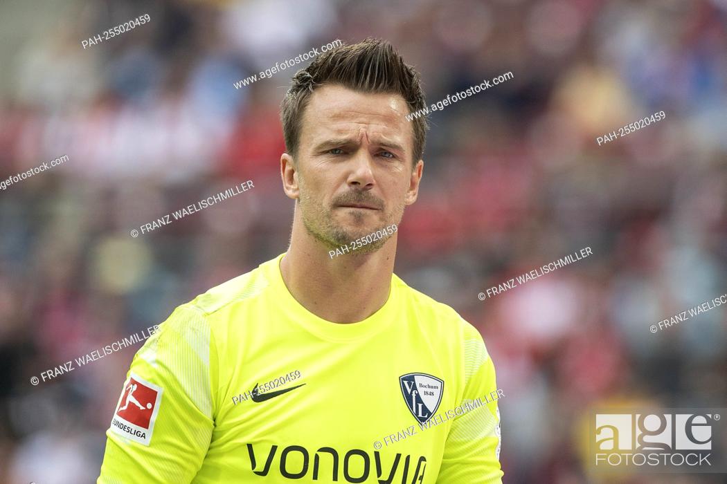 Stock Photo: goalwart Manuel RIEMANN (BO) looks worried, serious, annoyed, frustrated; Soccer 1st Bundesliga, 3rd matchday, FC Cologne (K) - VfL Bochum (BO) 2: 1.