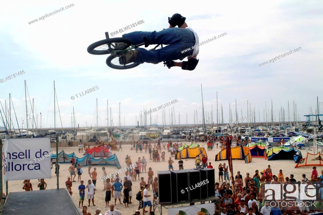 Extracción Alcanzar alivio BMX-rider after jumping from ramp, Spain, Balearen, Majorca, Palma, Foto de  Stock, Imagen Derechos Protegidos Pic. BWI-BLWS181486 | agefotostock