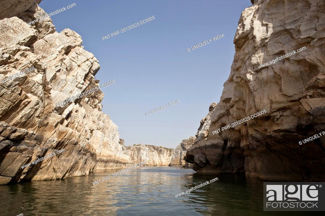 Stock Photo: Marble rocks alongside Narmada River, Bhedaghat, Jabalpur District, Madhya Pradesh, India.