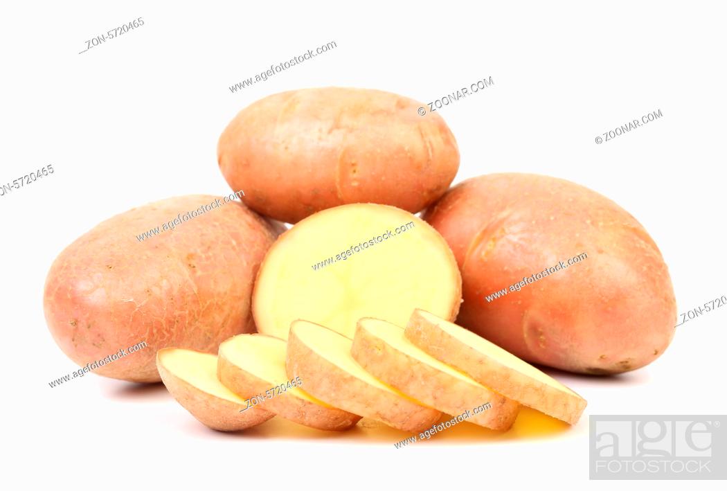 Imagen: Ripe red potatoes and slices. White bacground.