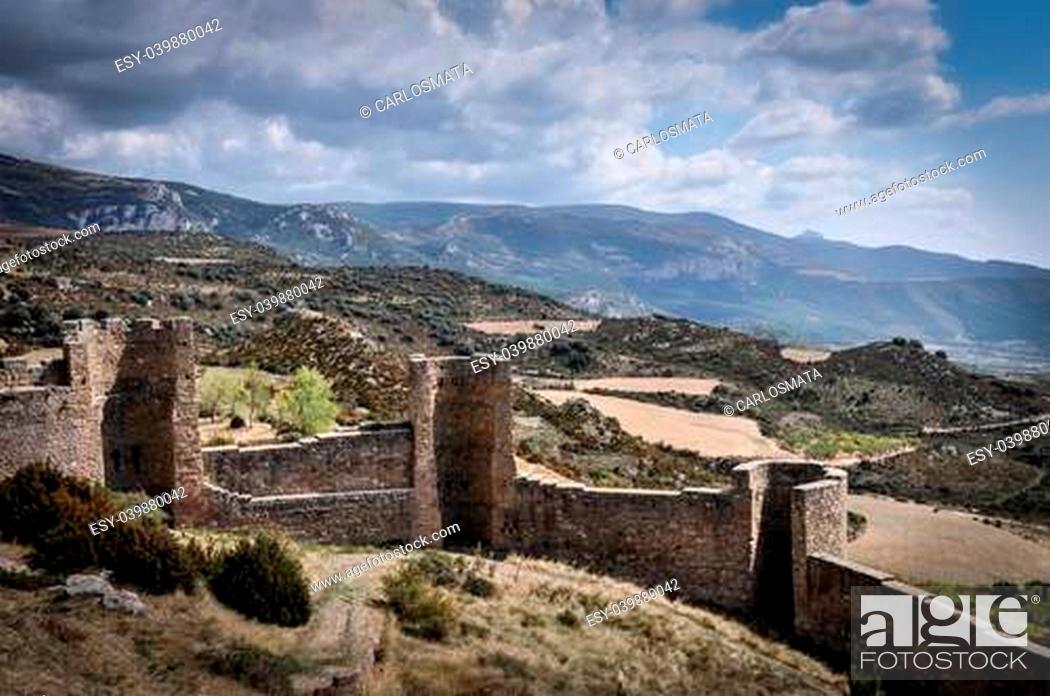 Stock Photo: El castillo abad?a de Loarre (en aragon's castiello de Lobarre) es un castillo rom?nico situado en la localidad del mismo nombre, en la sierra de Loarre.