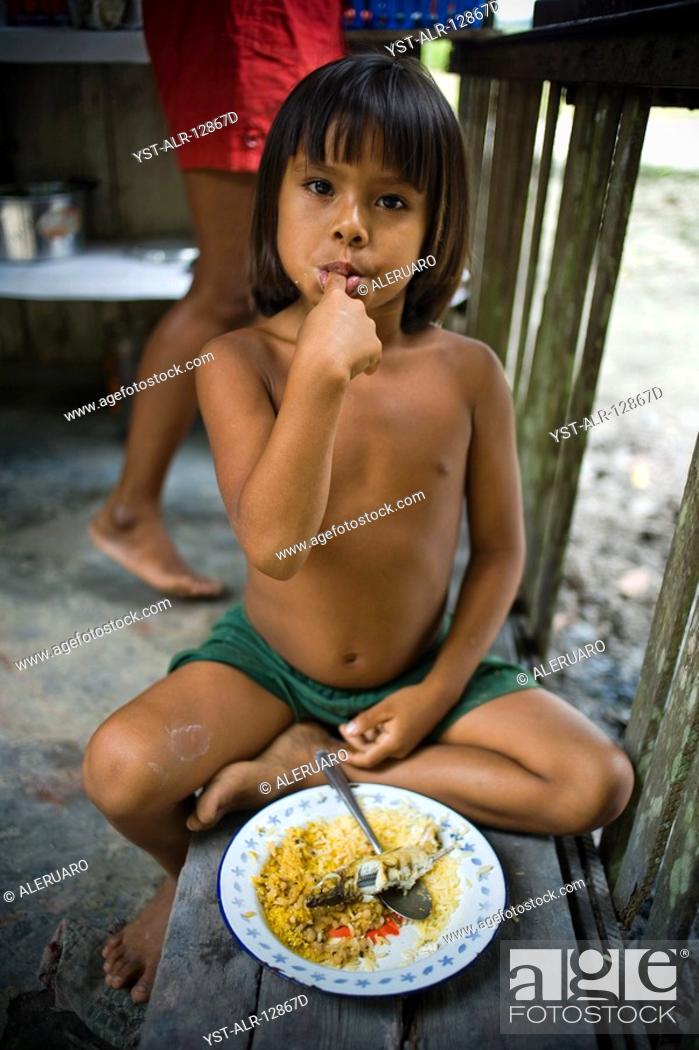Stock Photo: Children Eating, Boa Esperança Community, Cuieiras River, Amazônia, Manaus, Amazonas, Brazil.