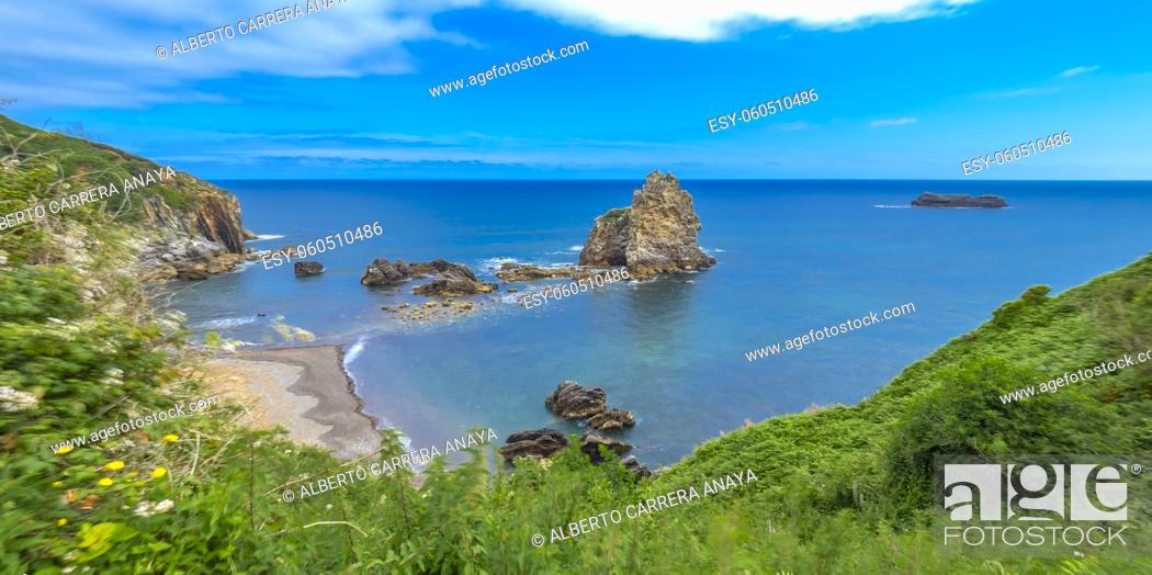 Imagen: Islote de los Picones, Beach of Castiellu, Cantabrian Sea, Pendueles, Llanes, Asturias, Spain, Europe.