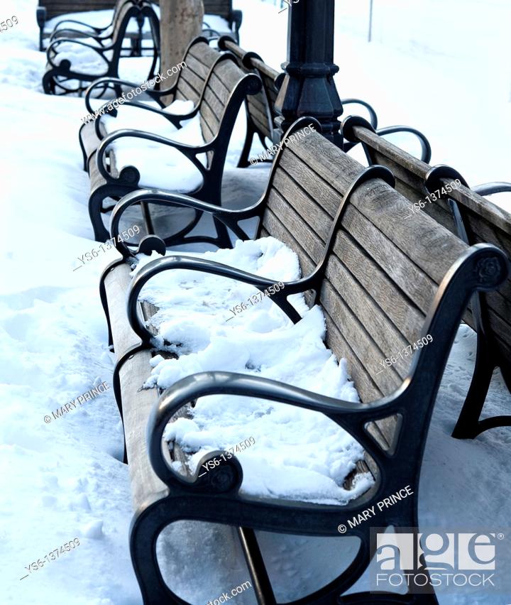 Photo de stock: Snowy park benches in Boston, Massachusetts, USA.