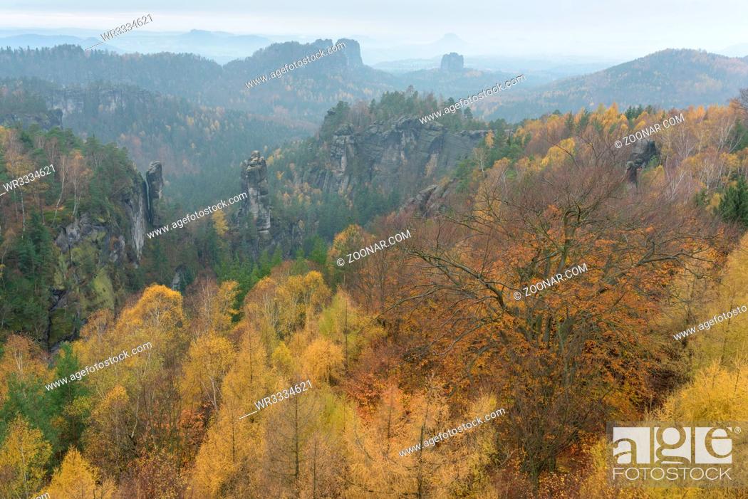 Stock Photo: Elbsandsteingebirge im Herbst.
