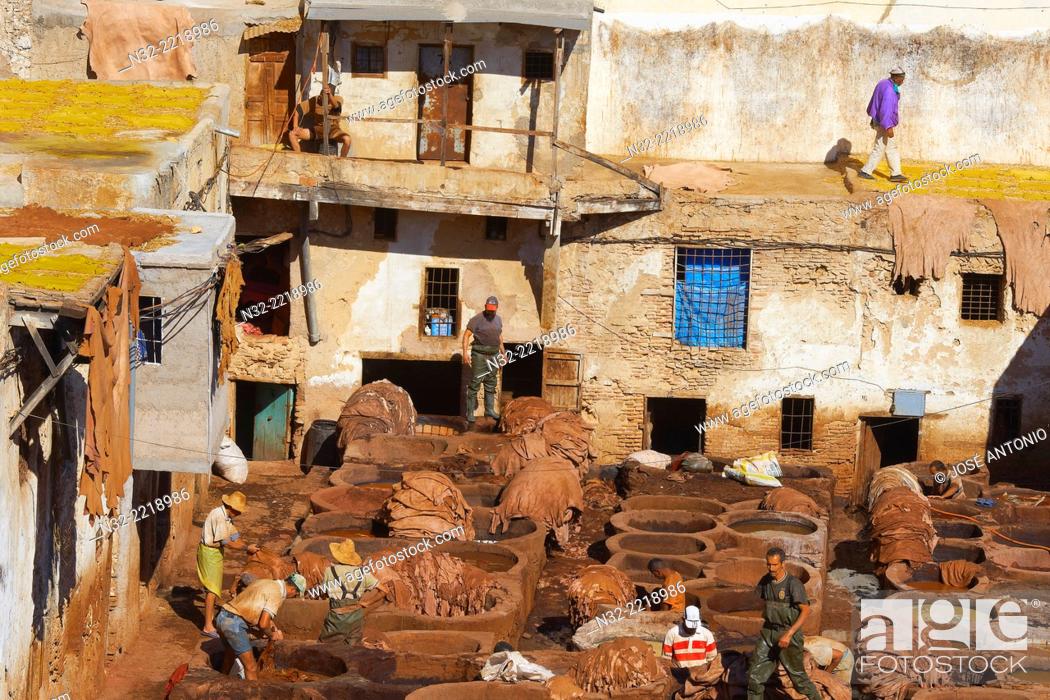 Imagen: Fez, Fes, Traditional Tanneries with dying vats, The Chouwara, Chouara, Tannery, Old Town, Medina, UNESCO World Heritage Site, Fez el Bali, Morocco, Maghreb.