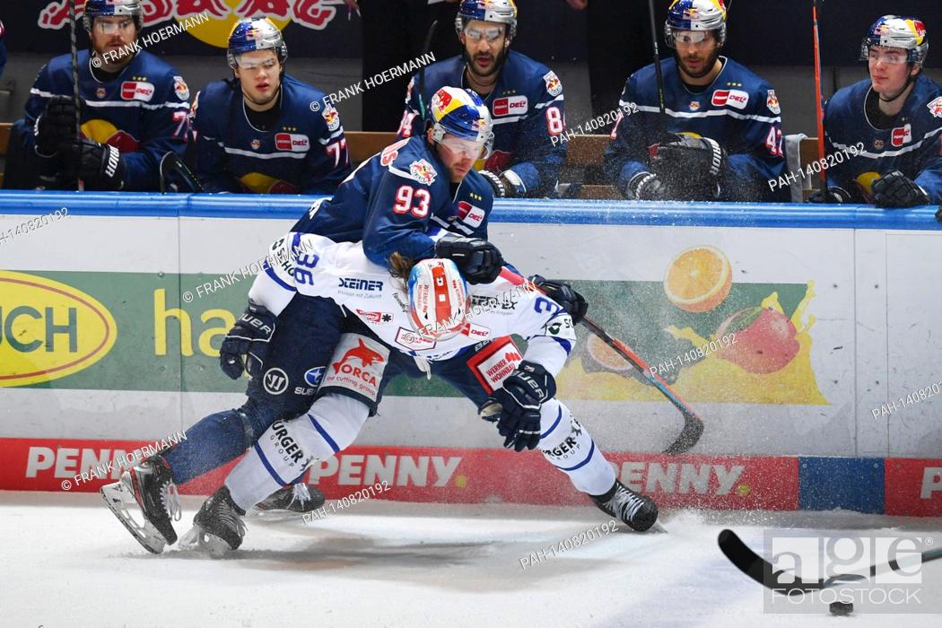 Stock Photo: Maximilian KASTNER (M), action, duels versus Andreas THURESSON (VS). EHC Red Bull Muenchen-Schwenninger Wild Wings ice hockey DEL season 2020/2021.