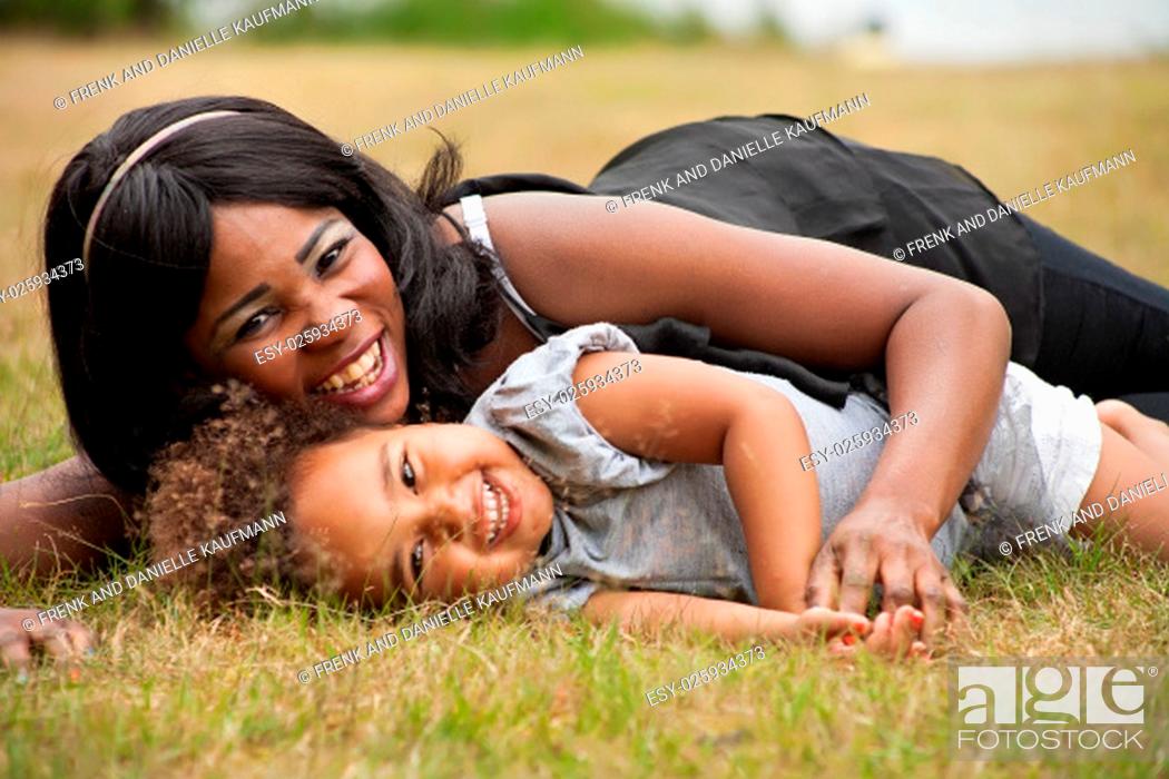 Photo de stock: Pregnant mother and her daughter are having fun.