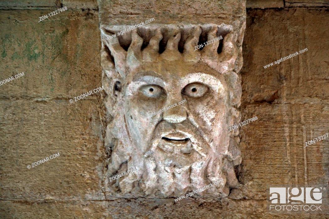 Stock Photo: Romanische Figur, Abtei Montmajour bei Arles, Frankreich - Roman figure in Abbey Montmajour near Arles, France.