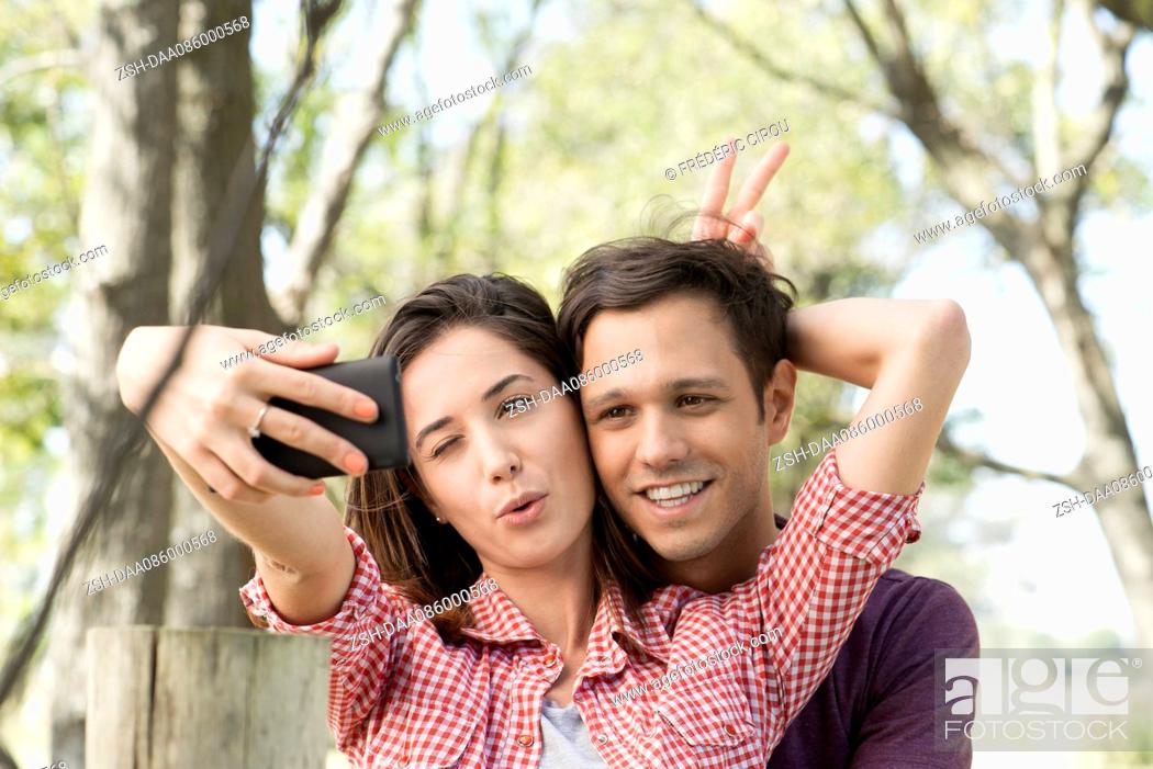 40 Best Selfie Poses For Couples – Buzz16 | Sevimli çiftler, Çift, Ilişkiler-thanhphatduhoc.com.vn