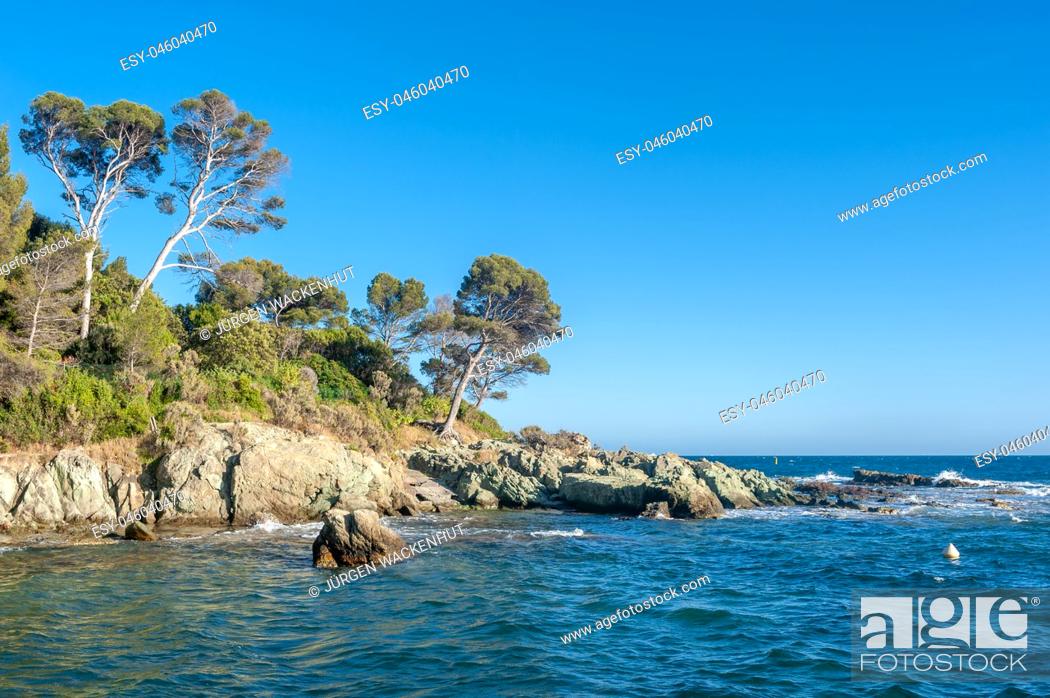Photo de stock: Coastal landscape at Cape Dramont, Saint-Raphael, Var, Provence-Alpes-Cote d`Azur, France, Europe.