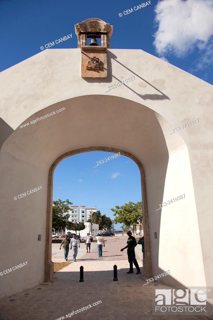 Stock Photo: People in front of the sea gate-Puerta de Mar, part of the historic fort at the center of Campeche, Campeche, Yucatan, Mexico, Central America.