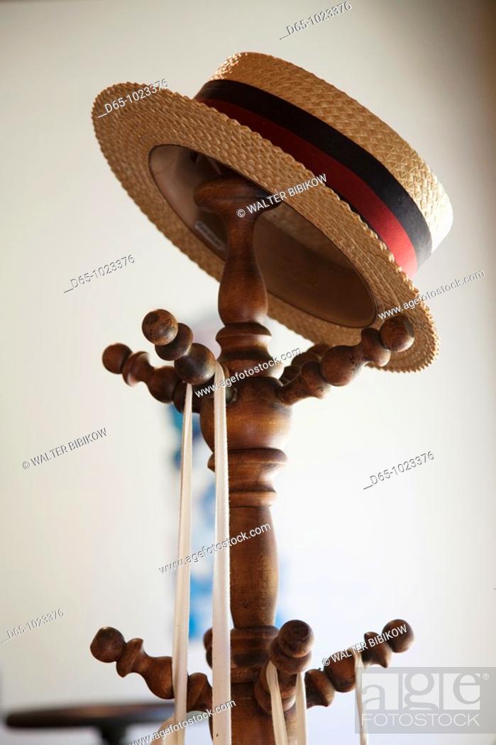 Stock Photo: USA, Alabama, Montgomery, Old Alabama Town, straw hat.