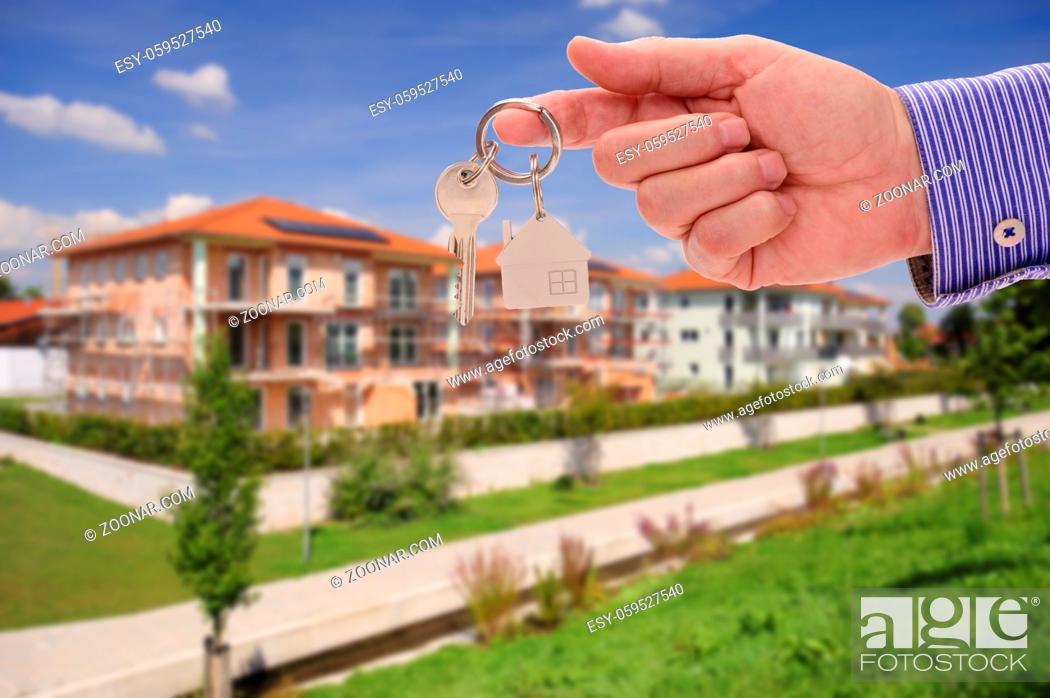 Stock Photo: Hausschlüssel als Angbot für neues Eigenheim und Wohnung.