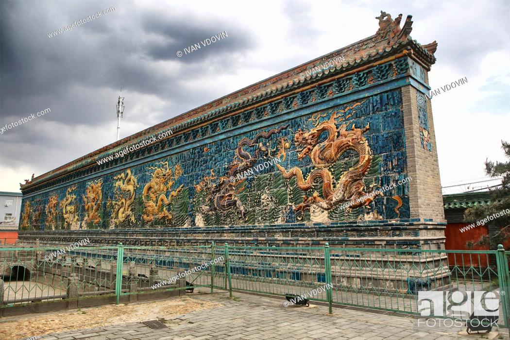 Imagen: Nine-Dragon Wall (1392), Datong, Shanxi, China.