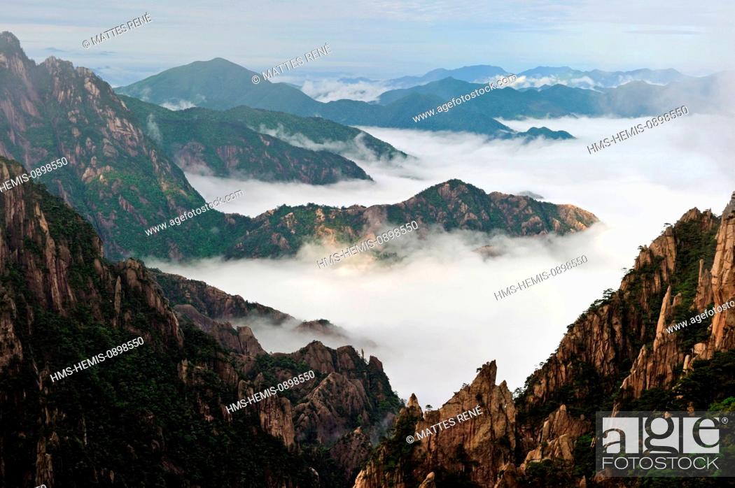 Stock Photo: China, Anhui province, Huangshan mountain (Yellow mountains), listed as World Heritage by UNESCO.