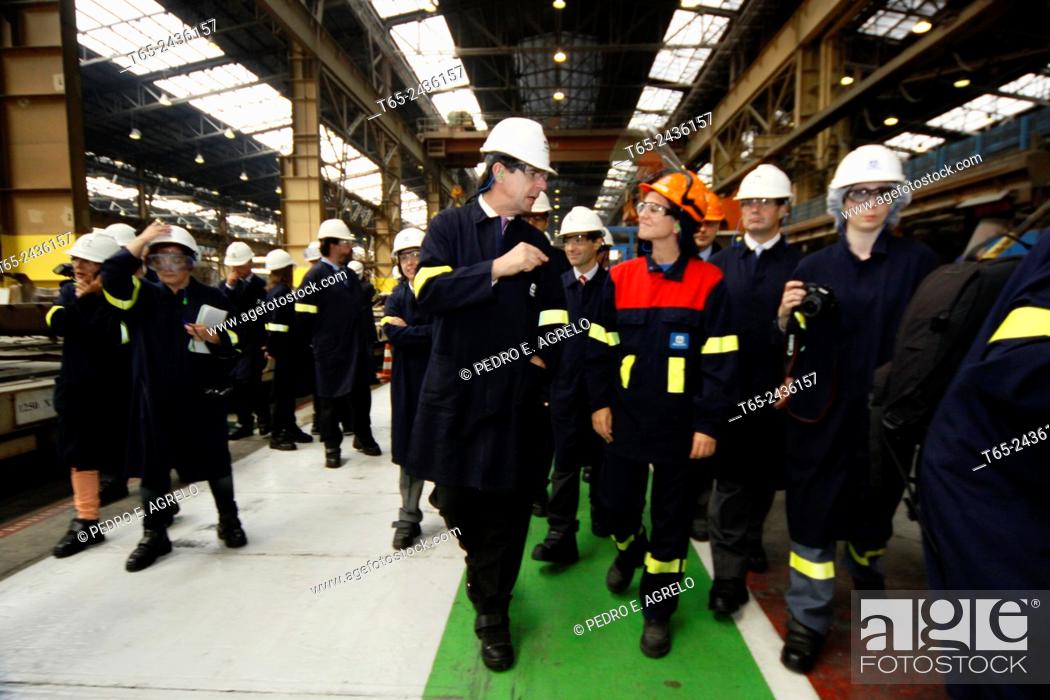 Stock Photo: Minister of Economy and Industry, visit the factory of Alcoa San Ciprian Lugo.
