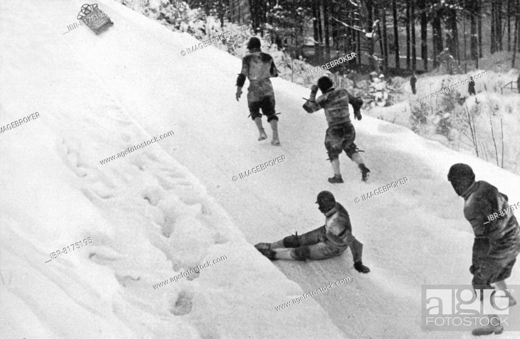 Stock Photo: Bobsleigh, four-man bobsleigh, the Deutschland II bobsleigh makes its own way, the four-man team has survived the crash well, but it has to retire.