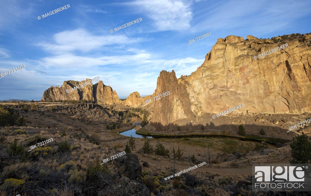 Stock Photo: Red rock walls in the morning sun, course of the Crooked River, canyon with rock formations, The Red Wall, Smith Rock State Park, Oregon, USA, North America.