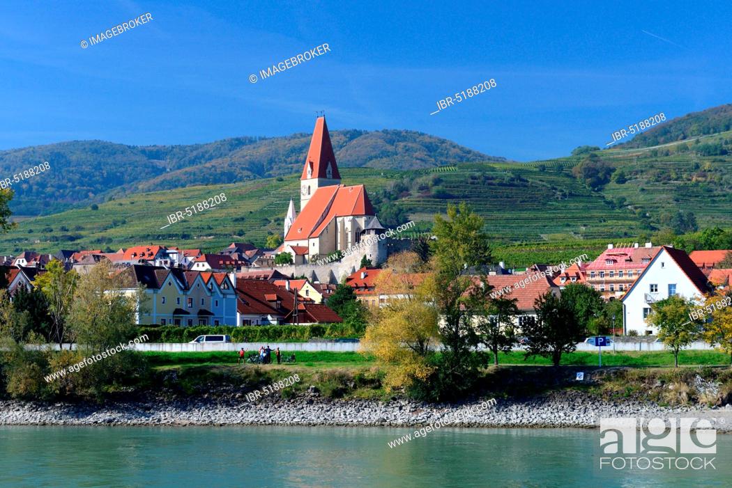 Stock Photo: Danube, local view of Weißenkirchen in the Wachau, fortified church, Wachau, Waldviertel, Lower Austria, Austria, Europe.