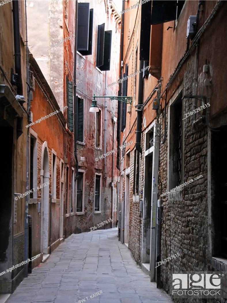 Stock Photo: Narrow street in Venice, Italy, Eu.