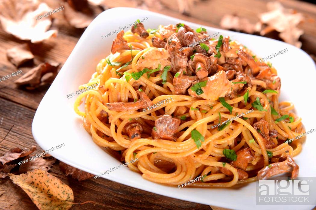 Stock Photo: Pasta with chanterelles mushrooms and chicken.