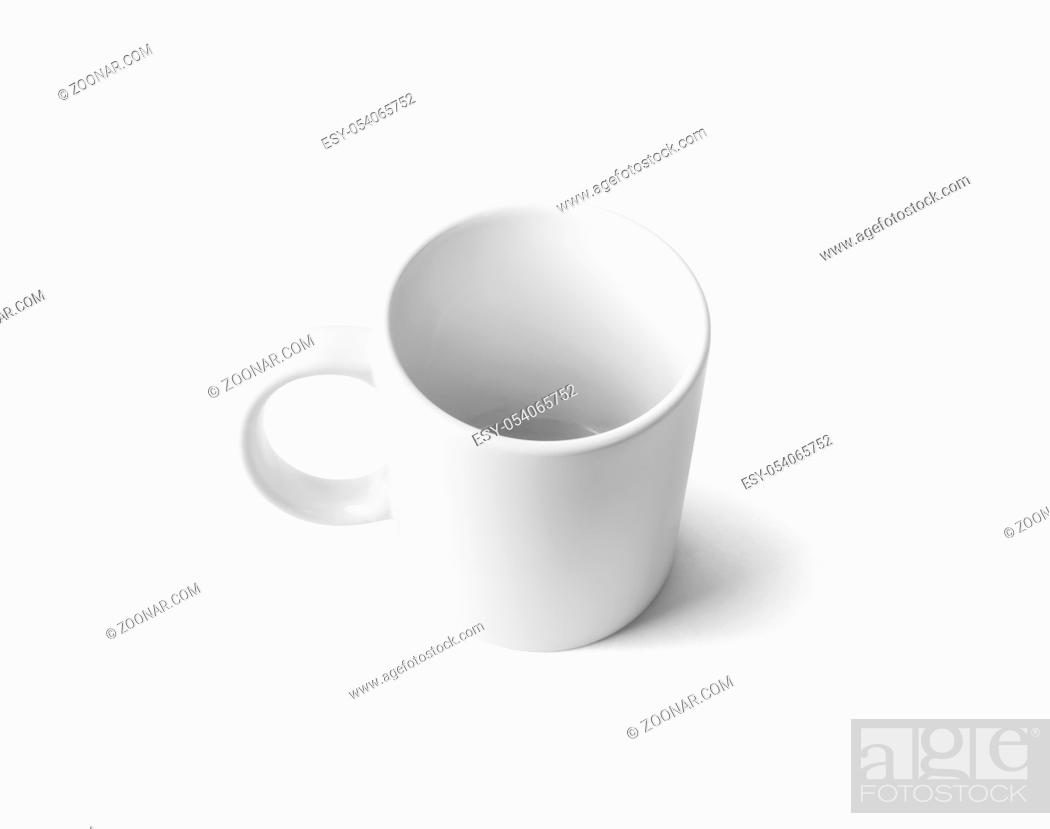 Imagen: Blank white mug for coffee or tea isolated on white background. Cup mock-up. Clipping path.
