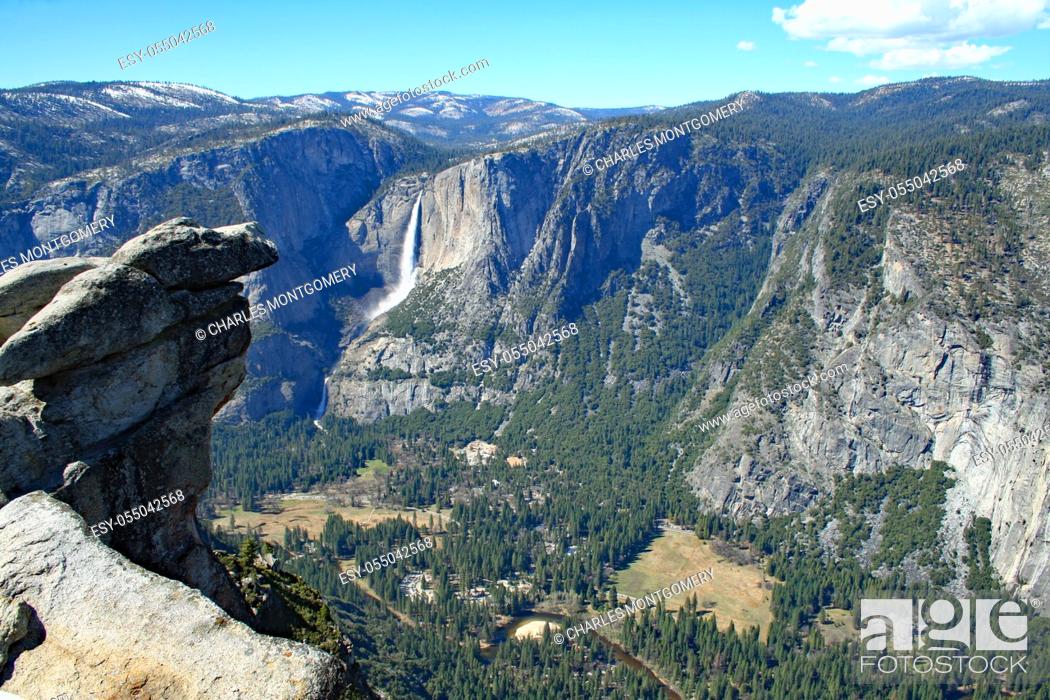 Stock Photo: Yosemite Valley from Glacier Point in Yosemite National Park.