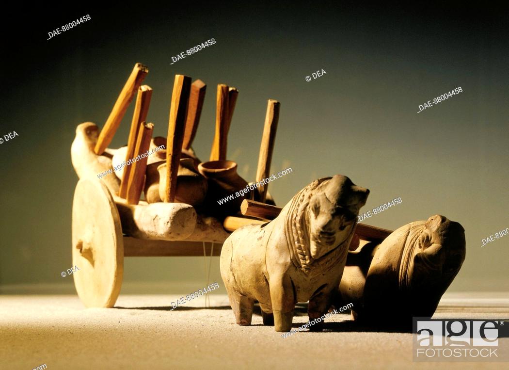 Indus Art - 5th-7th millenium . - A Mohenjo-Daro cart towed by oxes -  Ceramics Mohenjo-Daro, Stock Photo, Picture And Rights Managed Image. Pic.  DAE-88004458 | agefotostock