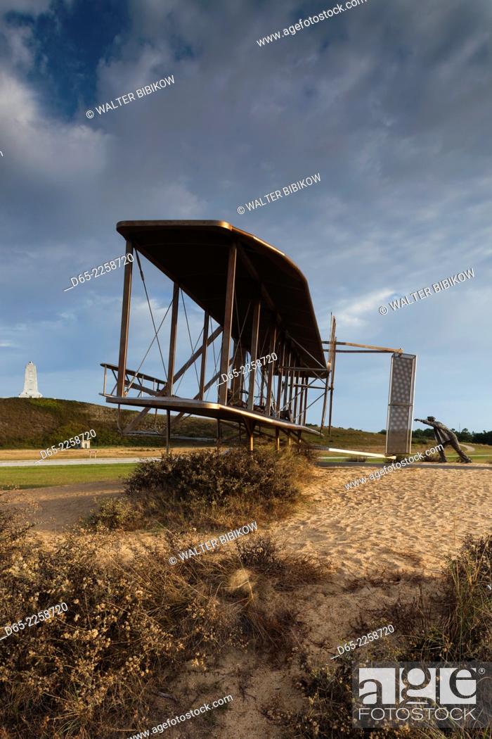 Stock Photo: USA, North Carolina, Kill Devil Hills, Wright Brothers National Memorial, Wright Brothers Monument, December 17 1903 sculpture, honoring first manned flight.