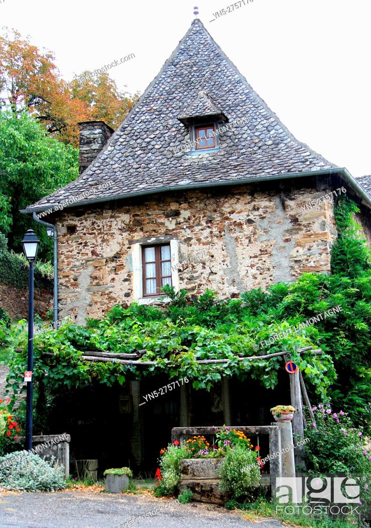 Stock Photo: Village of Vinzelle, Aveyron, Midi Pyrénées, Occitanie.