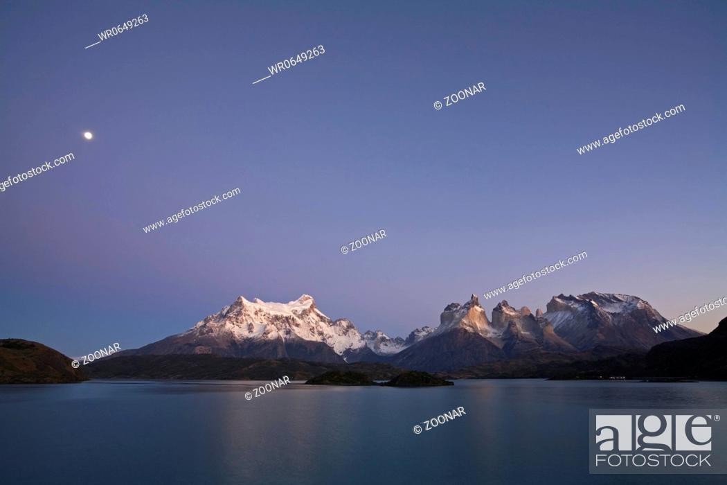 Stock Photo: Mondschein am Torres del Paine Bergmassiv und Lago Pehoe, Chile, moonshine at Torres del Paine massif and Lago Pehoe, morning hour.