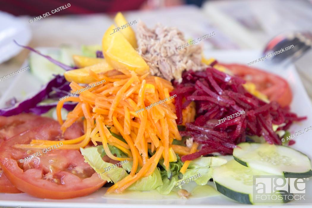 Photo de stock: Mediterranean salad, Spain.
