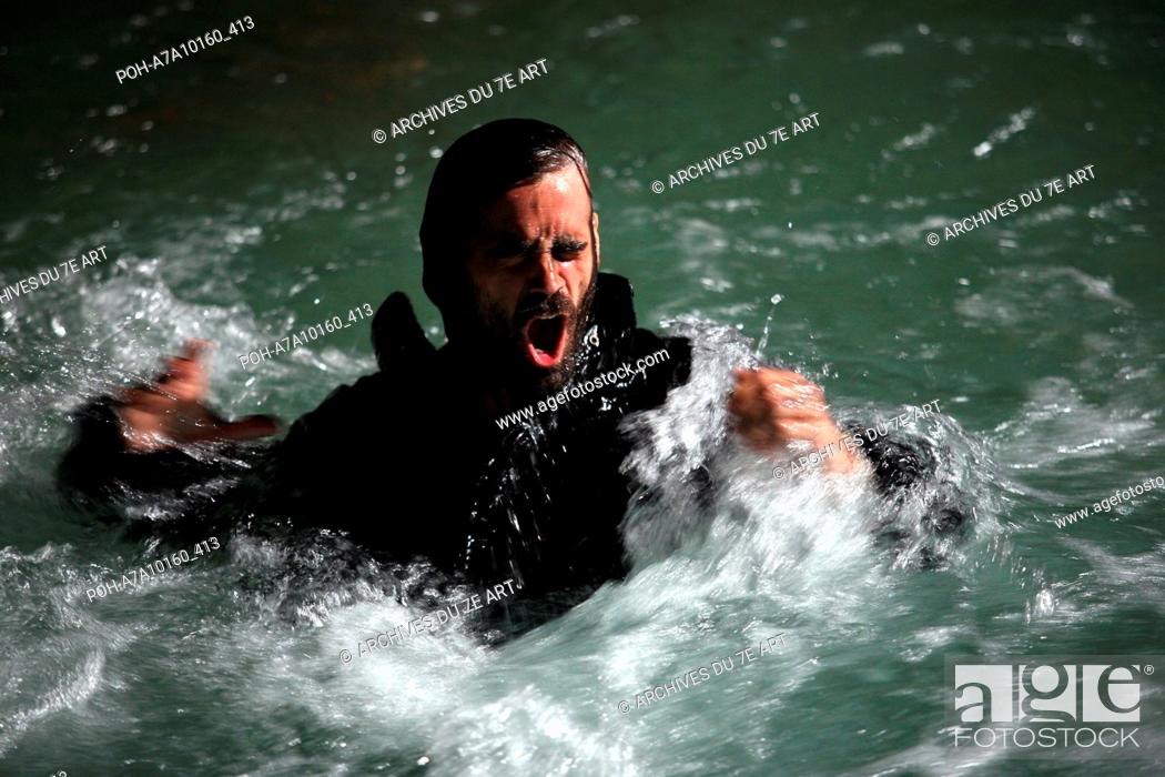 Stock Photo: Triage Year : 2009 Ireland / Spain Director : Danis Tanovic Colin Farrell Photo: Devan Vekic. It is forbidden to reproduce the photograph out of context of the.