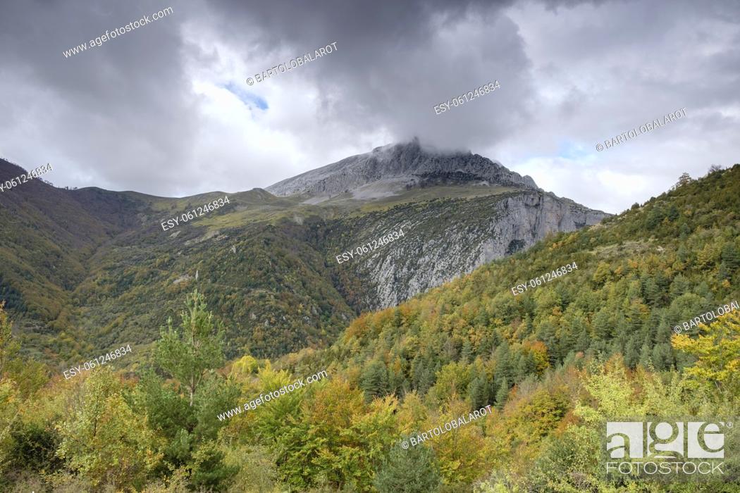 Stock Photo: Peña Ezcaurri, 2045 metros, Parque natural de los Valles Occidentales, Huesca, cordillera de los pirineos, Spain, Europe.