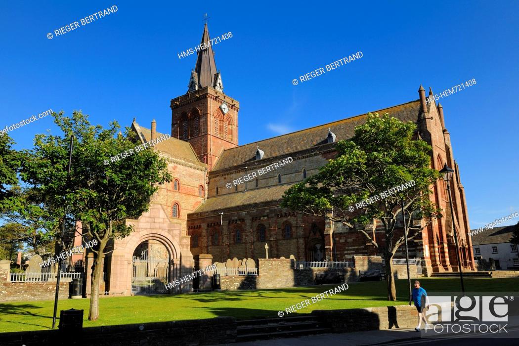 Stock Photo: United Kingdom, Scotland, Orkney Islands, Mainland, town of Kirkwall, Saint-Magnus cathedral.