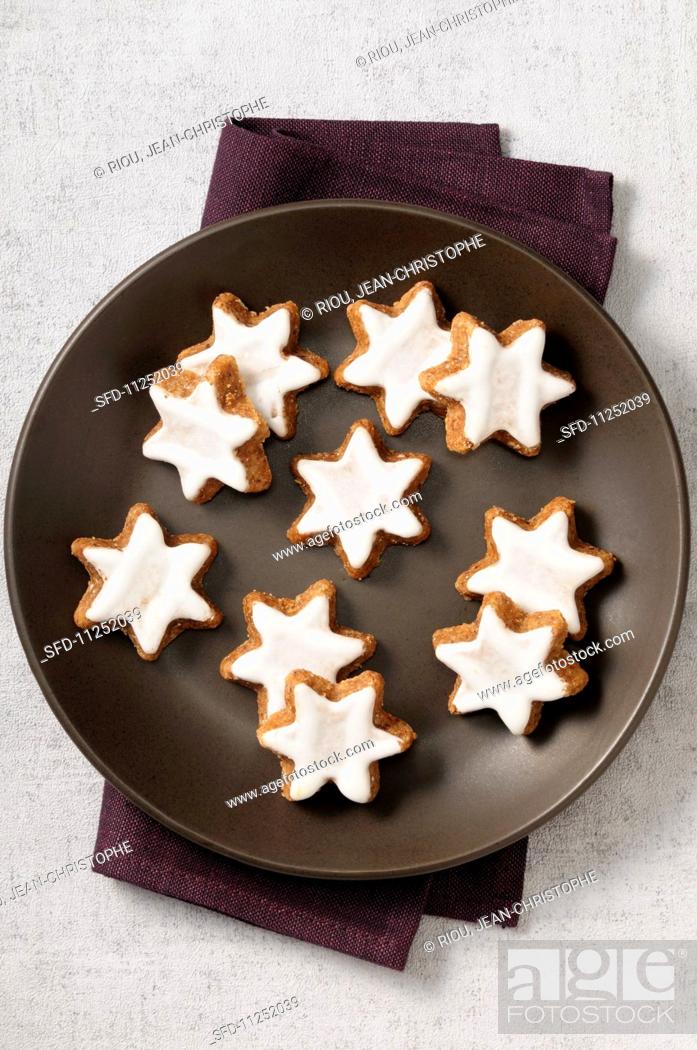Stock Photo: Cinnamon stars in a dish.