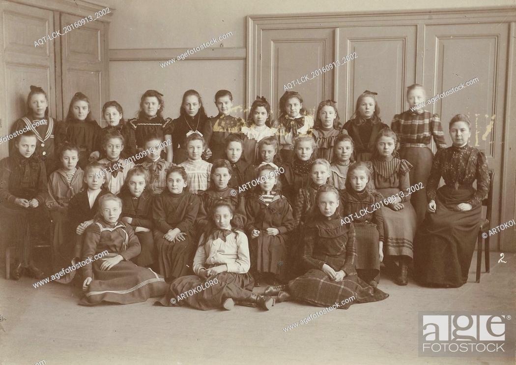 Stock Photo: Class photo of the sixth grade of school girl Elisabeth Wolff, P.D. van Rhijn, 1880 - 1920.