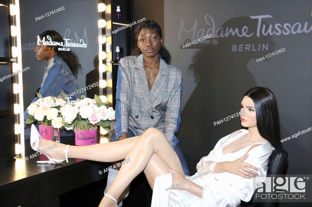 Photo de stock: Toni Dreher-Adenuga unveiling the wax figure of Kendall Jenner in Madame Tussauds Berlin. Berlin, 05.12.2019 | usage worldwide.