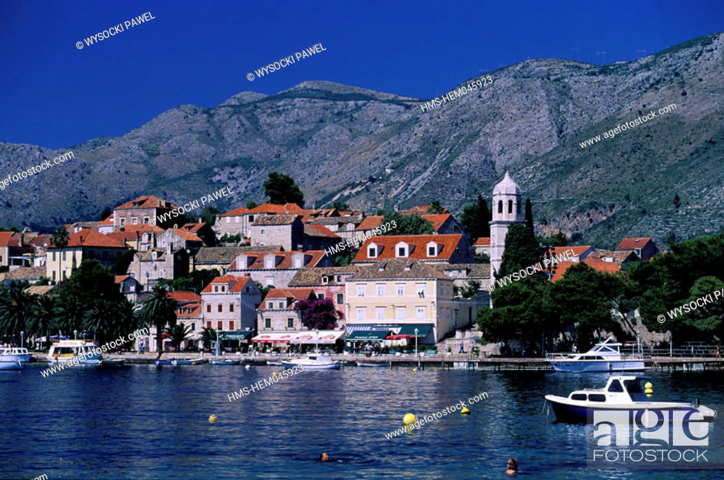 Stock Photo: Croatia, Southern Dalmatia, the little harbour of Cavtat.
