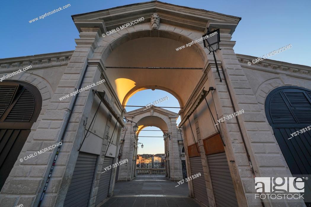 Stock Photo: The Rialto bridge completely deserted during Coronavirus lockdown, Venice, Italy, Europe.
