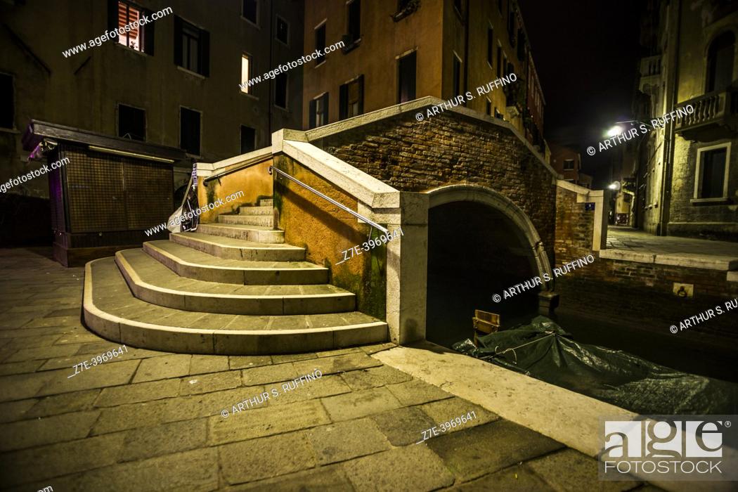 Photo de stock: The quiet hours. Venice at night. Venice, Veneto Region, Italy, Europe.