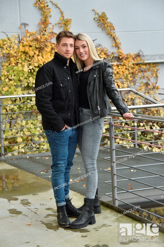 Stock Photo: 19 November 2021, North Rhine-Westphalia, Cologne: The actor Dominik Flade (role Yannick Ziegler) is with girlfriend Anna Karolin Berger (role Olivia Albrecht).