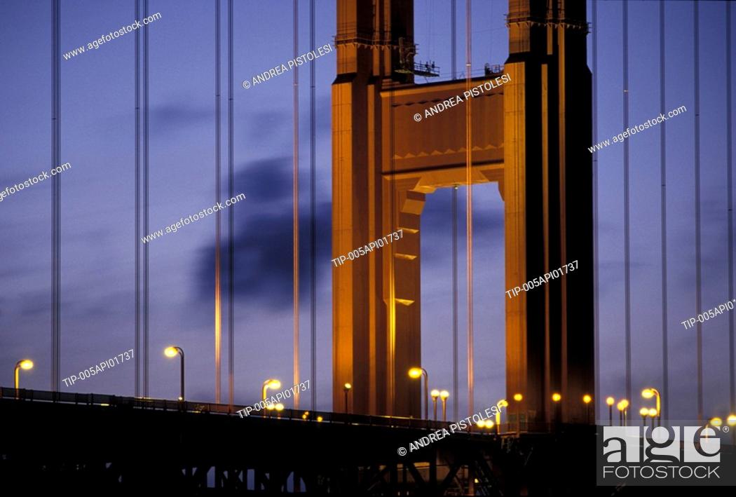 Stock Photo: USA, California, San Francisco, Golden Gate Bridge.