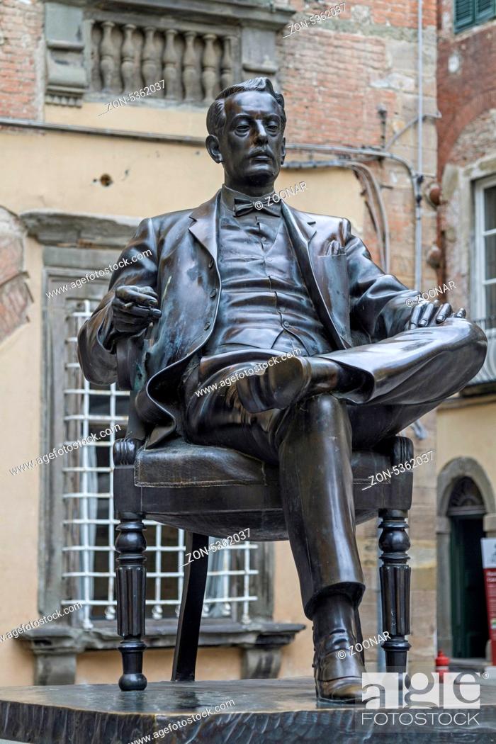 Stock Photo: Denkmal des Giacomo Puccini in seiner Geburtsstadt Lucca errichtet.