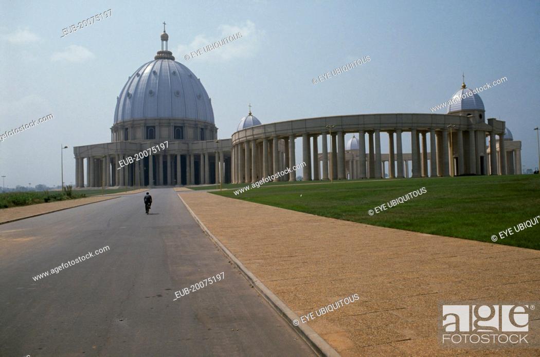 Stock Photo: Yamoussoukro Basilica.