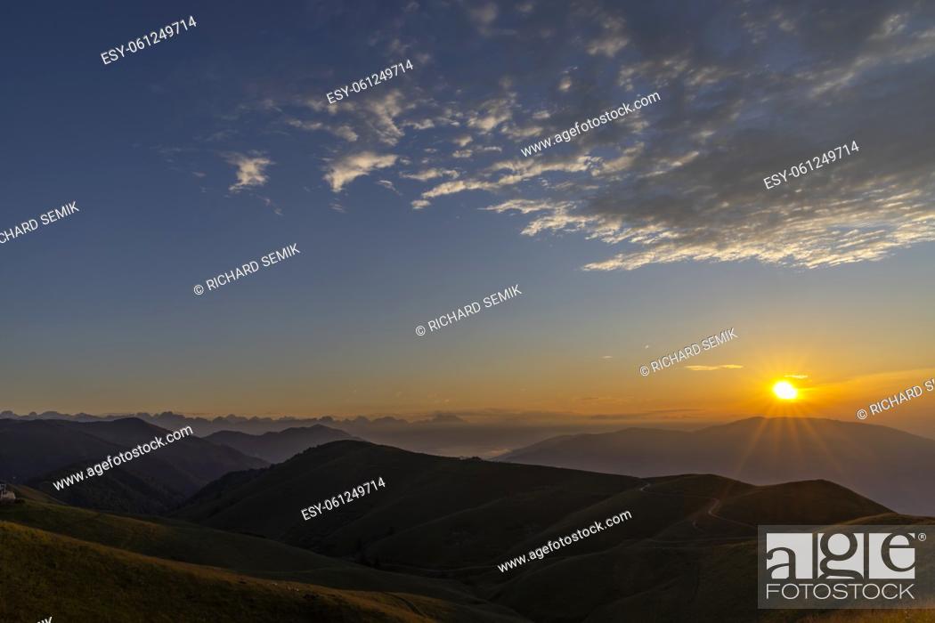 Imagen: summer landscape near Monte Grappa, Northern Italy.